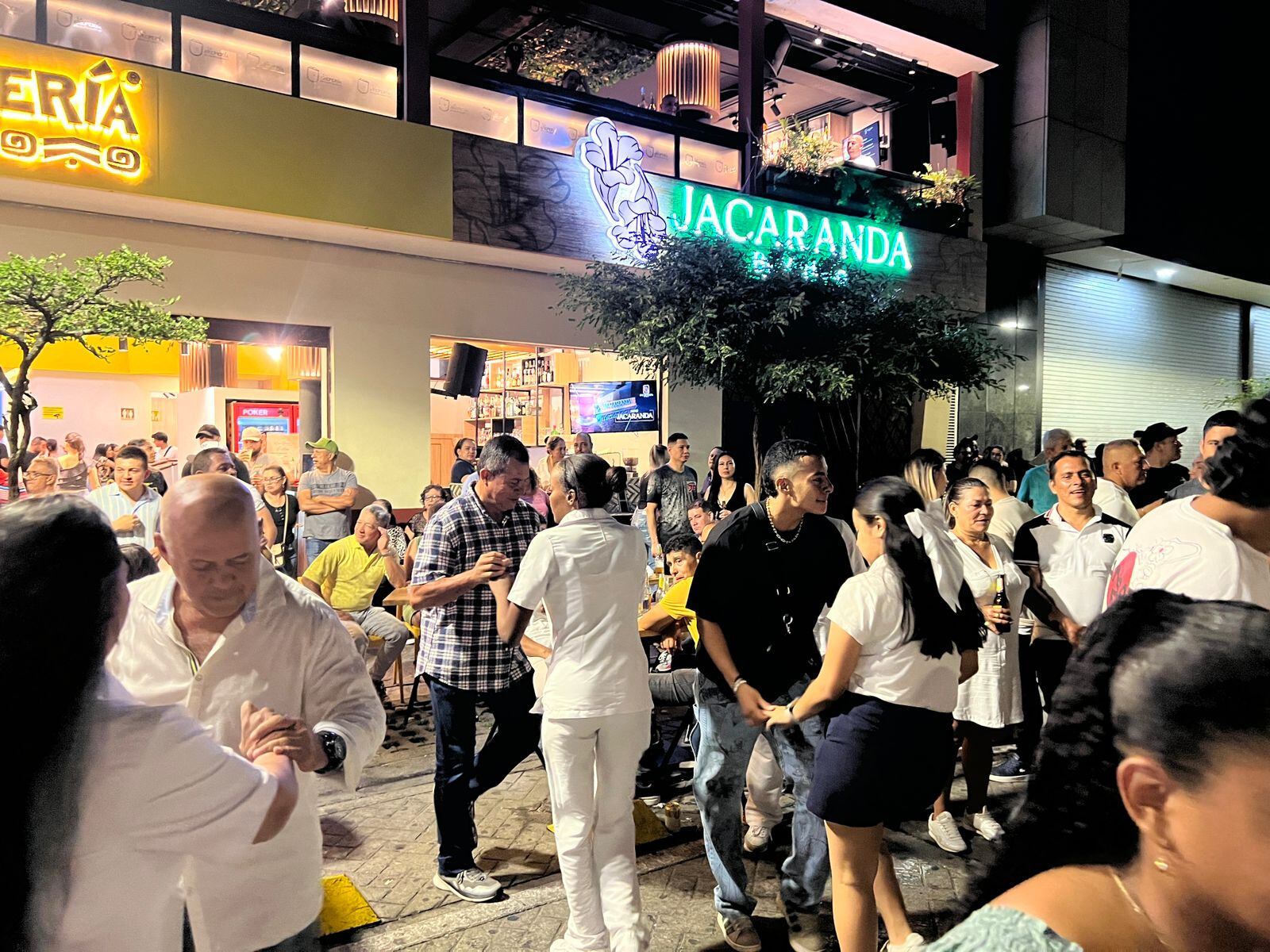 Bulevar del Río, Cortesía