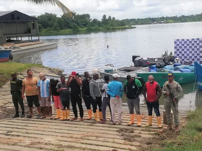 Unidades de la Brigada de Infantería de Marina Número 2, interceptaron cuatro embarcaciones que navegaban por la Boya de Mar, en el municipio de Guapi. Foto: Armada Nacional