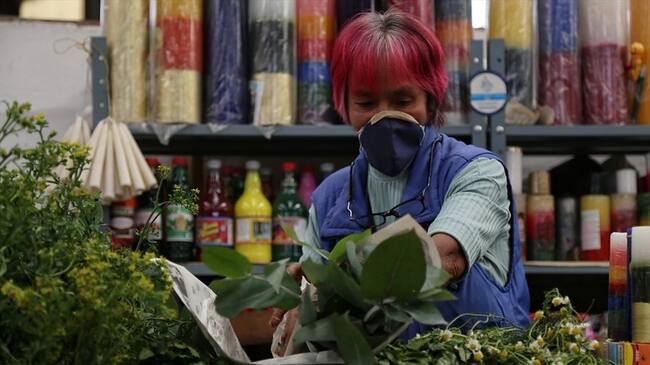 El superintendente de Industria y Comercio llamó la atención por la falta de medidas de bioseguridad en las plazas de mercado de Bogotá. Foto: Colprensa