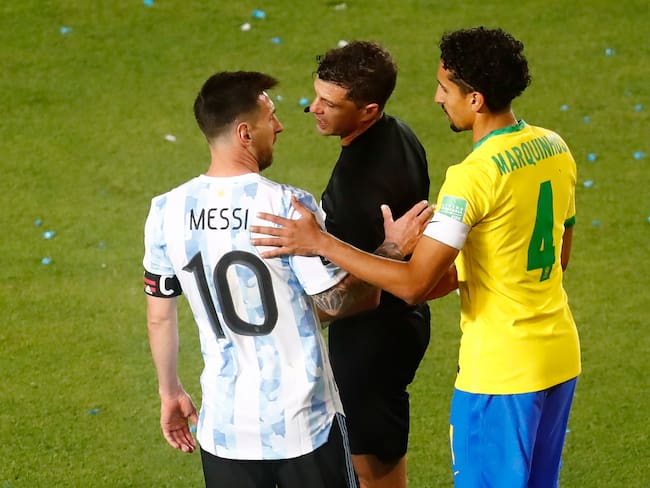 Lionel Messi y Marquinhos. Foto: Marcos Brindicci/Getty Images