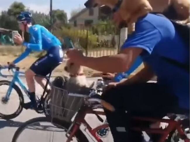 Hombre reta al Movistar Team . Foto: Captura de pantalla