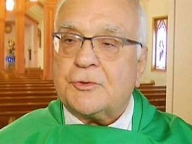 El cura Richard Bucci, del estado de Rhode Island, comparó la pedofilia con el aborto. Foto: Original de NBC10