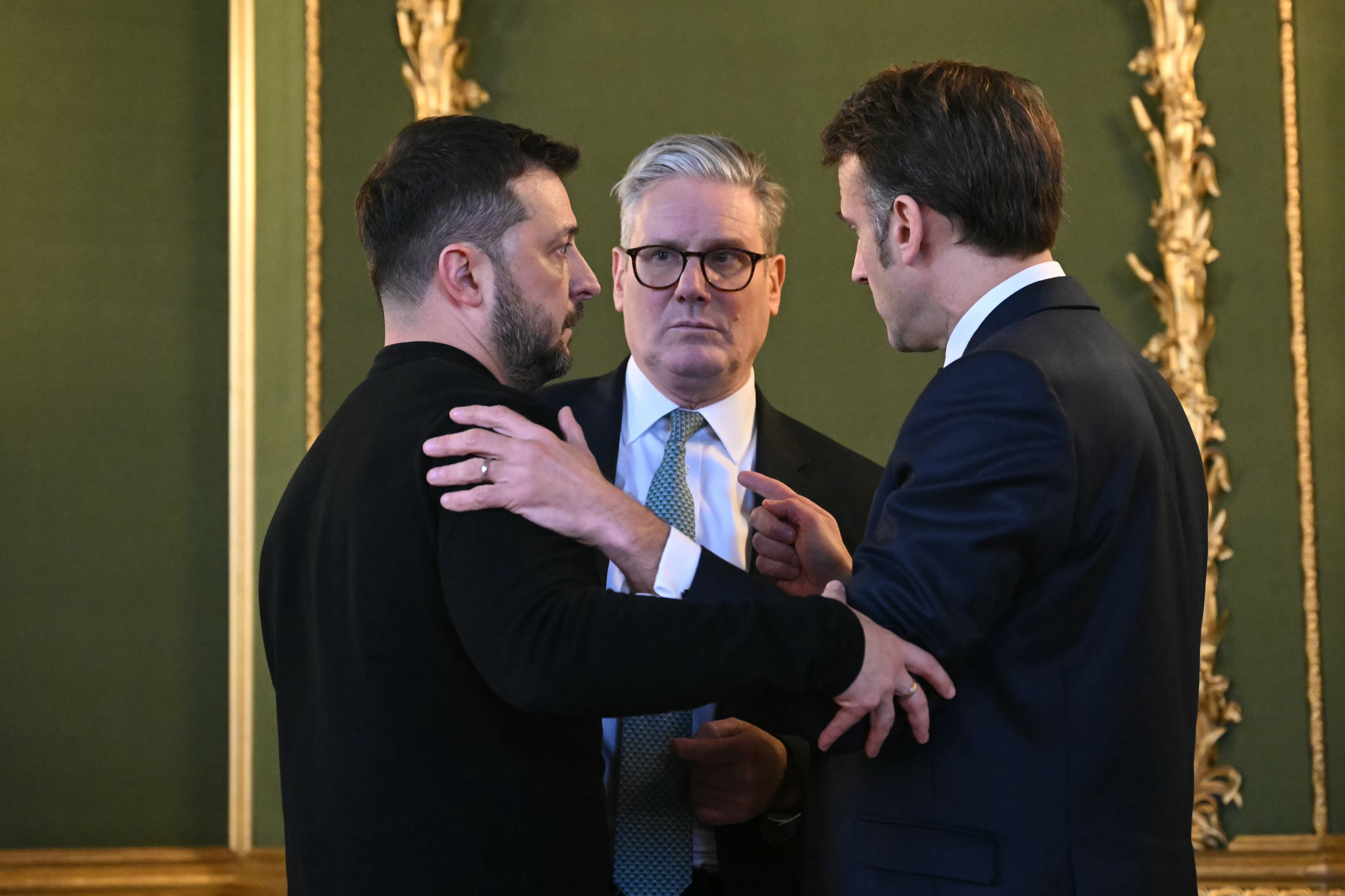 Keir Starmer junto a Zelenski y Macron. FOTO: Justin Tallis - WPA Pool/Getty Images