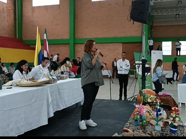La ministra de Agricultura y Desarrollo Rural, Jhenifer Mojica Flórez, estuvo presente en la entrega de 345 títulos de propiedad en Boyacá / Foto: Caracol Radio.