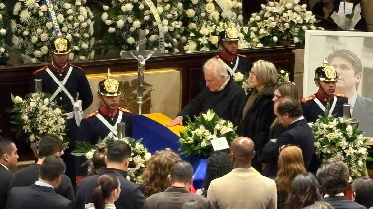 Cuerpo de Miguel Uribe ya está en el Congreso: permanecerá en cámara ardiente hasta el 13 de agosto