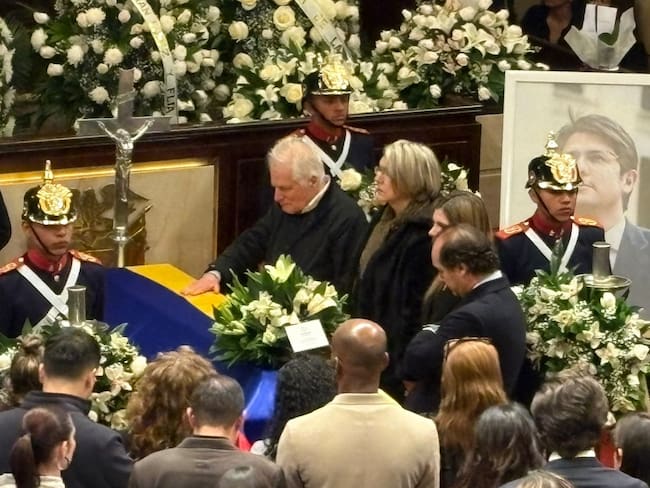 Cuerpo de Miguel Uribe ya está en el Congreso: permanecerá en cámara ardiente hasta el 13 de agosto