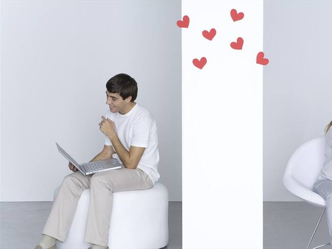 Según un análisis de TigoUne, las parejas colombianas prefieren comunicarse por servicios de mensajería y redes sociales que por llamadas.. Foto: Getty Images