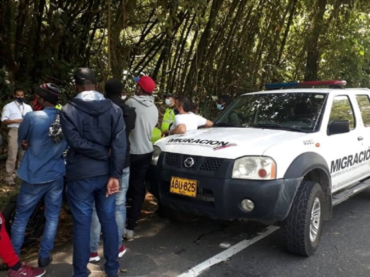 Investigan posible tráfico de migrantes por parte de conductores de servicio público