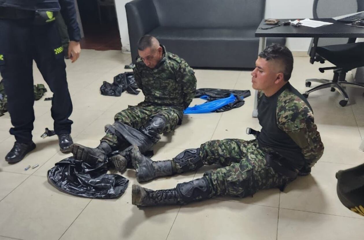 Falsos militares capturados. Foto: Cortesía Policía.