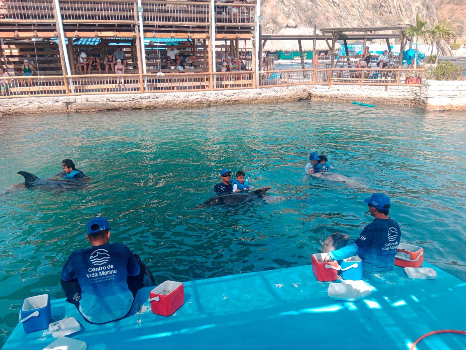 Delfinoterapia/ Policía Metropolitana de Santa Marta.