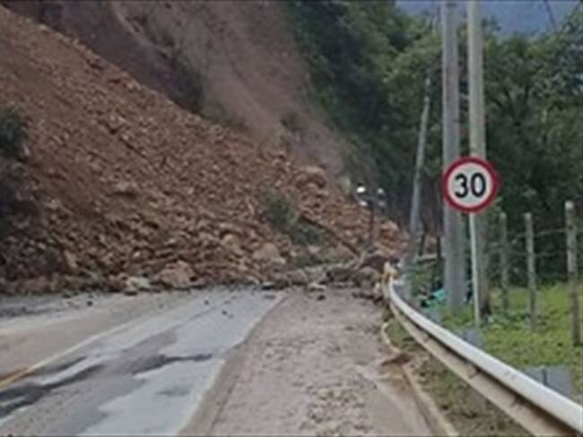 Coviandes informó que hay derrumbes en varios sectores de la vía Bogotá – Villavo