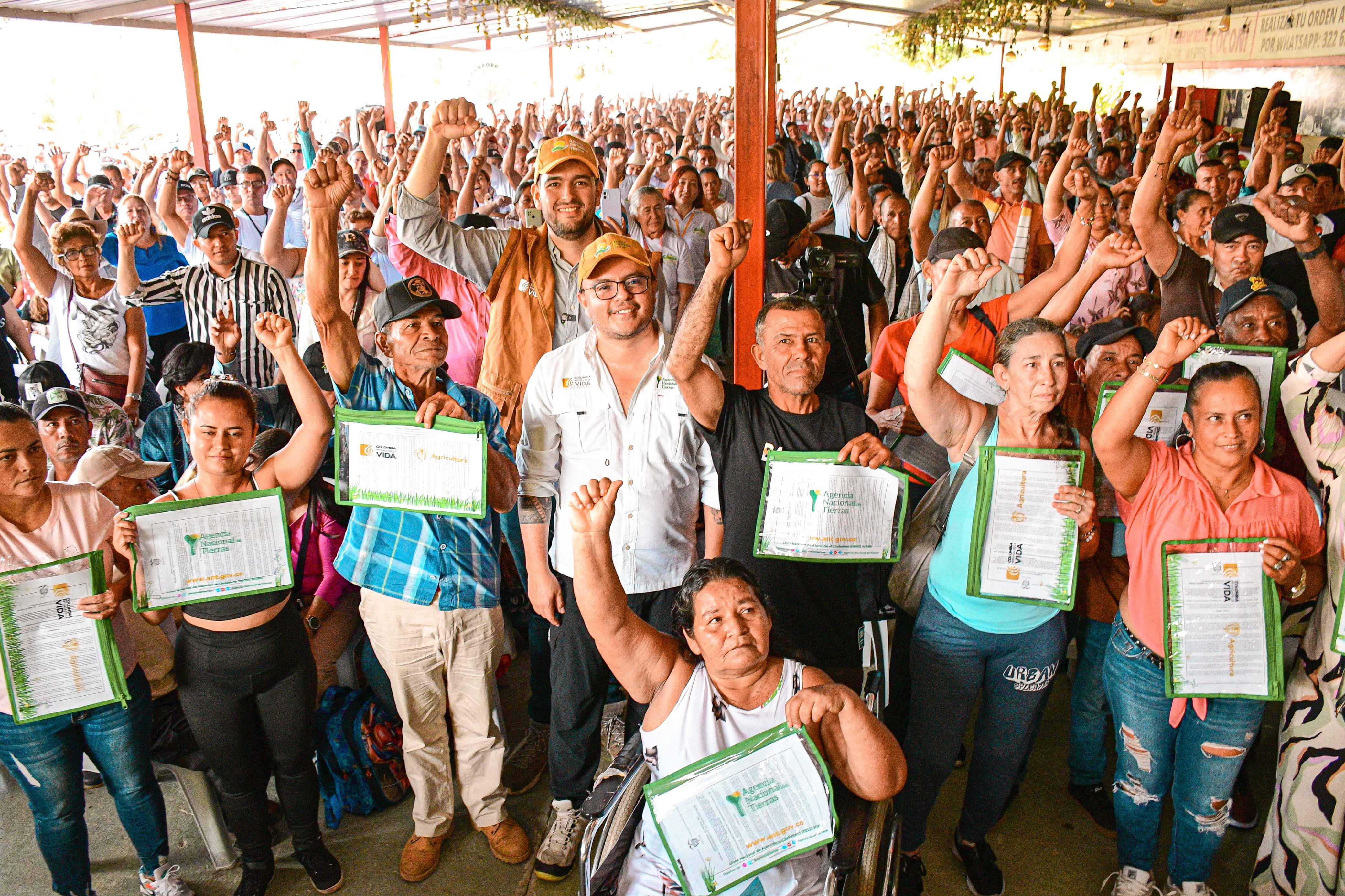 Justicia histórica: Campesinos e indígenas de Risaralda reciben tierras y resguardo por la ANT