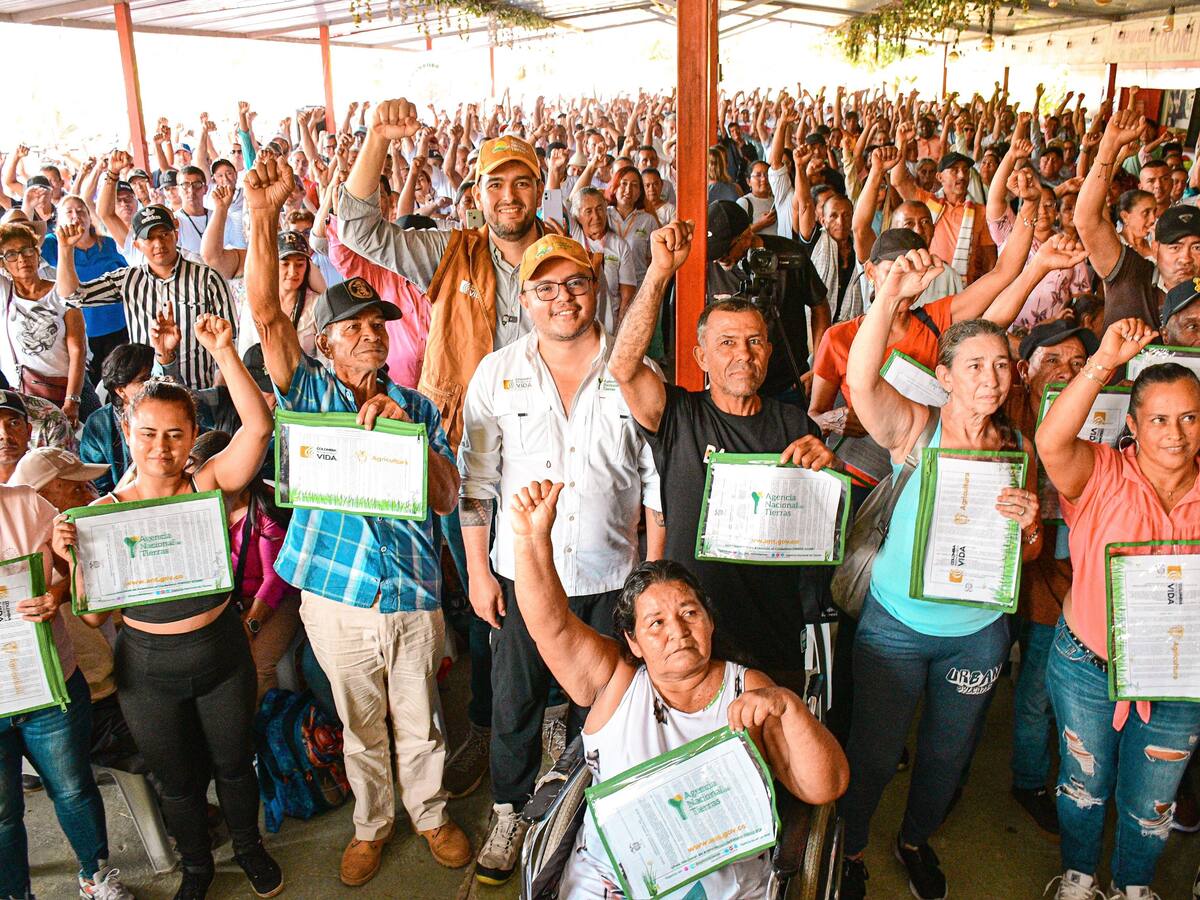 Justicia histórica: Campesinos e indígenas de Risaralda reciben tierras y resguardo por la ANT