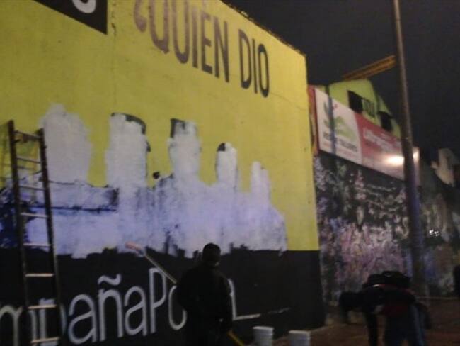 El mural estaba situado en el norte de la capital de país y tenía rostros de varios miembros reconocidos del Ejército.. Foto: Twitter: asociacionminga