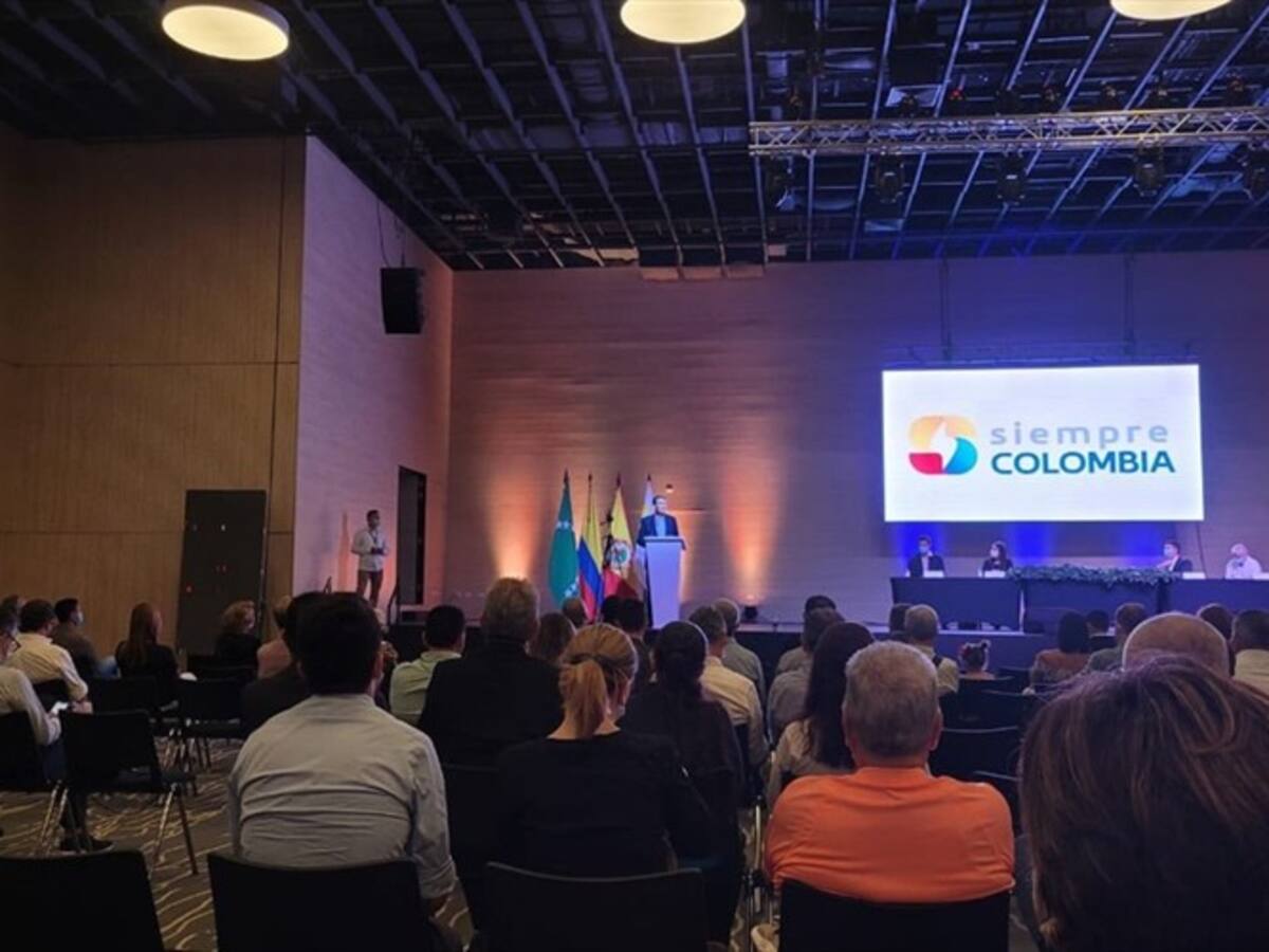 Siempre Colombia, primer sindicato empresarial del país
