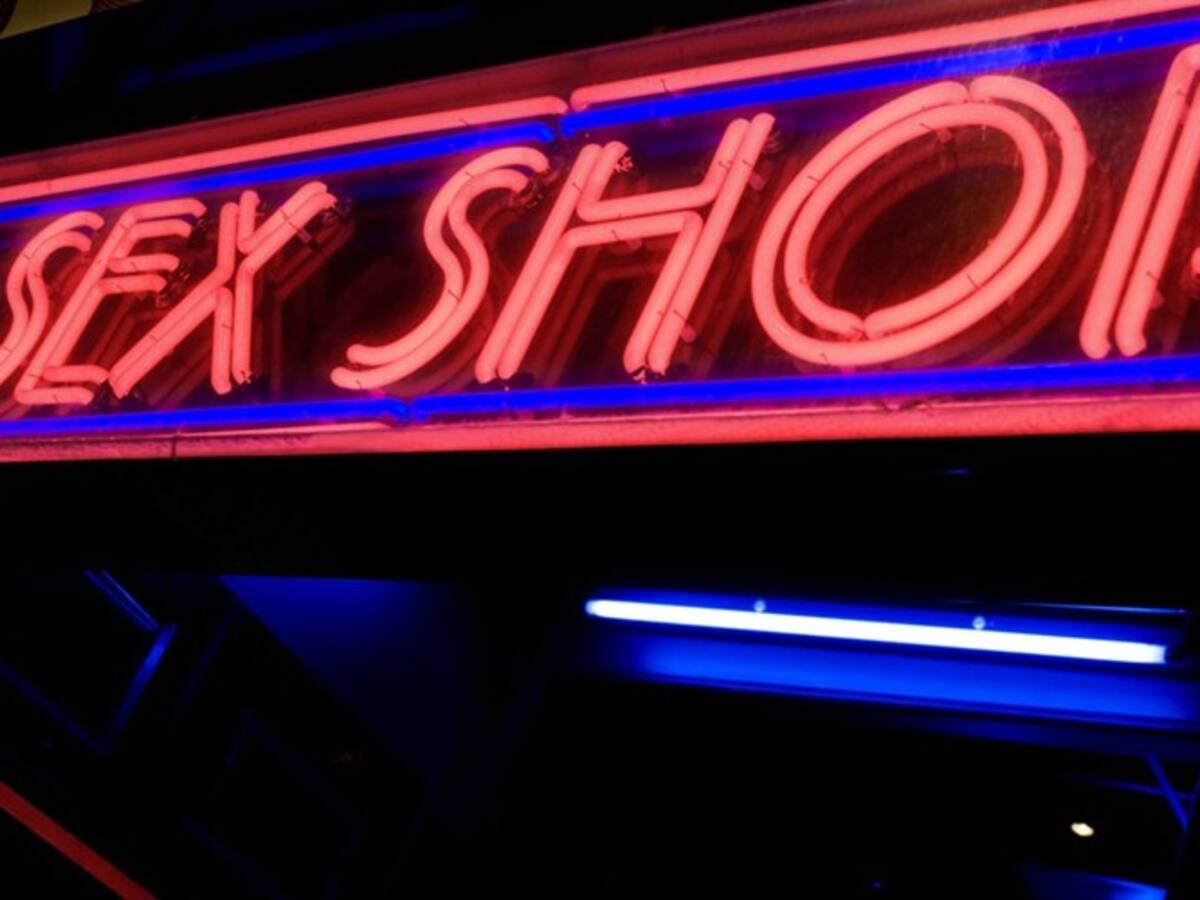 En video quedó registrado el momento en que un hombre se roba un juguete sexual en Ibagué