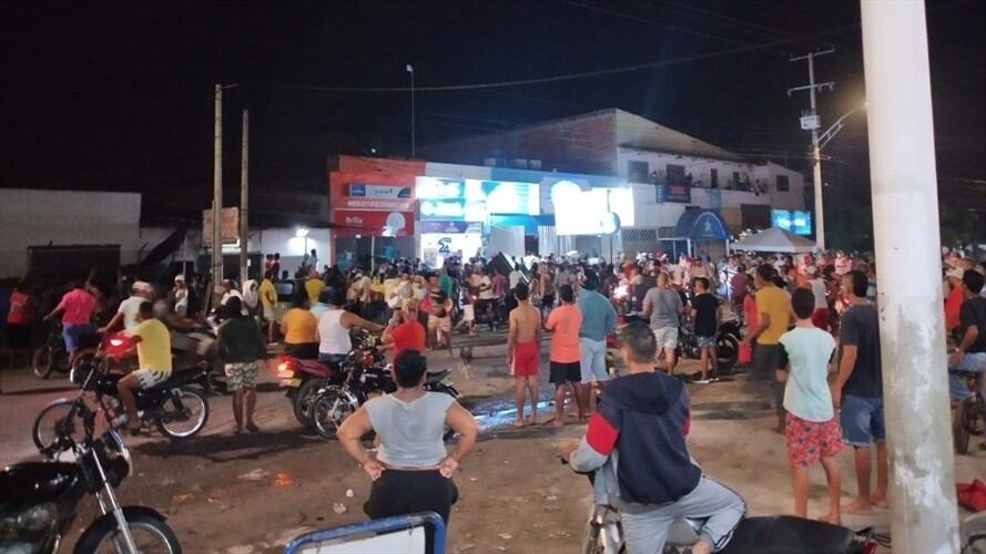 Velatón en Ciénaga, Magdalena terminó en saqueos a establecimientos comerciales . Foto: Cortesía