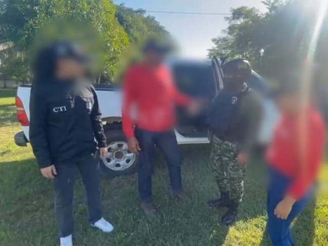 Rescatan a dos personas que habrían sido secuestradas bajo la modalidad de falso servicio en Córdoba. Foto: captura de video.