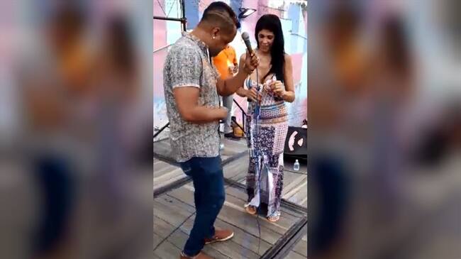 Liliana del Carmen Campos Puello, sindicada como la mayor proxeneta de Cartagena, celebró las Fiestas de Nuestra Señora de las Mercedes, patrona de las personas privadas de la libertad. Foto: Captura de video