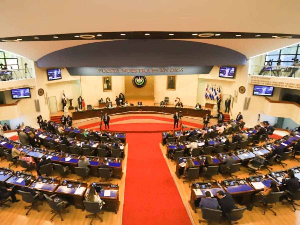 Congreso de El Salvador aprobó presupuesto estatal por 9.663 millones para 2025