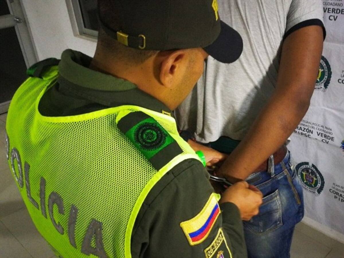 Capturados falsos policías que robaron vivienda en Cali
