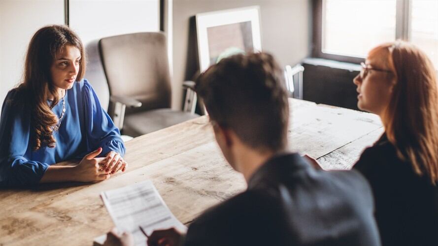 El decreto reglamenta la contratación de jóvenes sin experiencia laboral, entre los 18 y los 28 años, en todas las entidades públicas. Foto: Getty Images