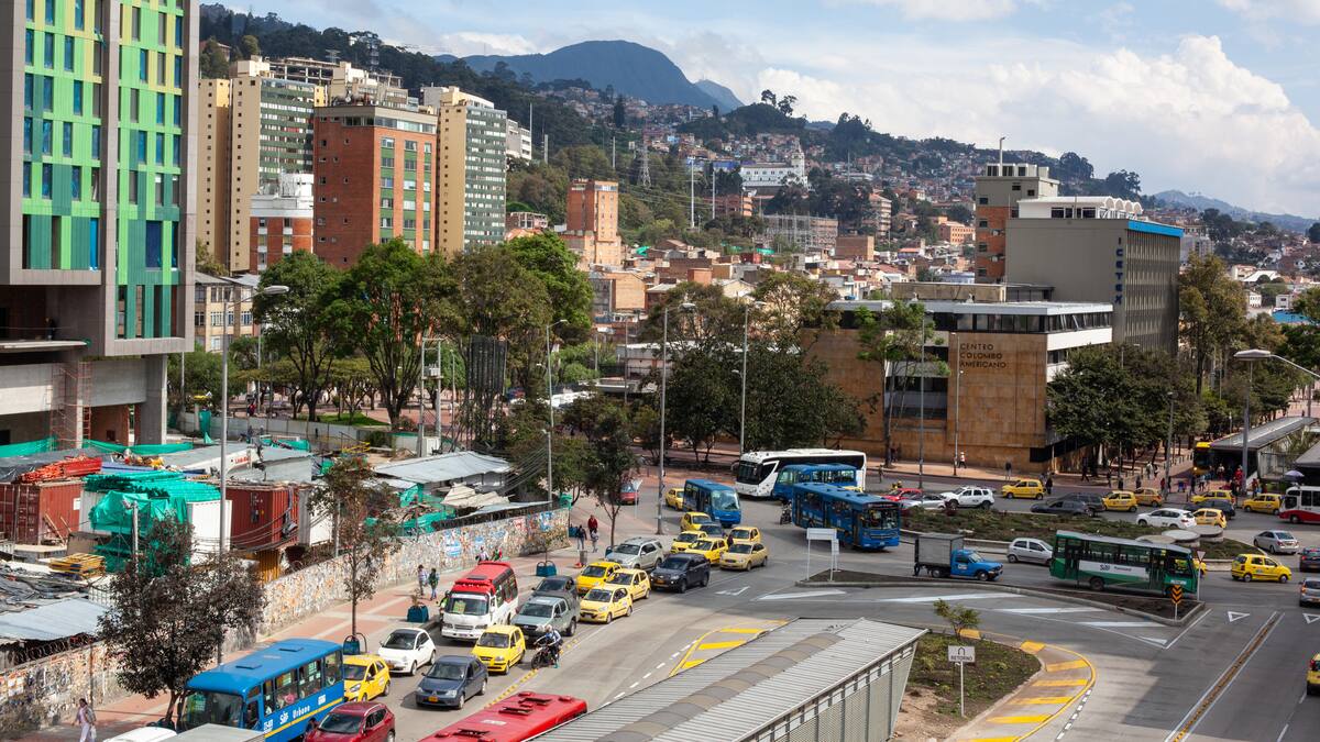 Pico y placa en Bogotá 4 de abril: así funciona la medida para carros particulares y taxis