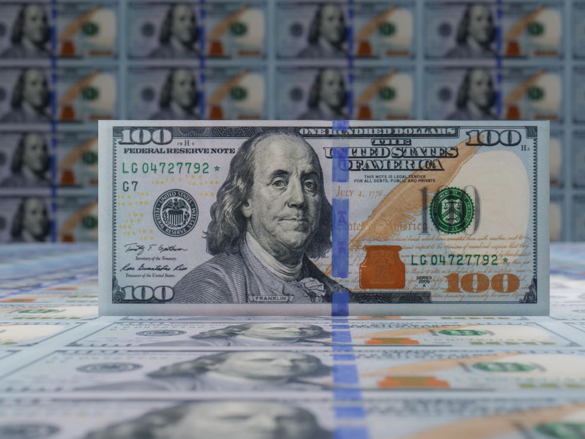 ¿Cómo se ve un billete falso de 100 dólares? 6 elementos que le ayudarán a identificarlo