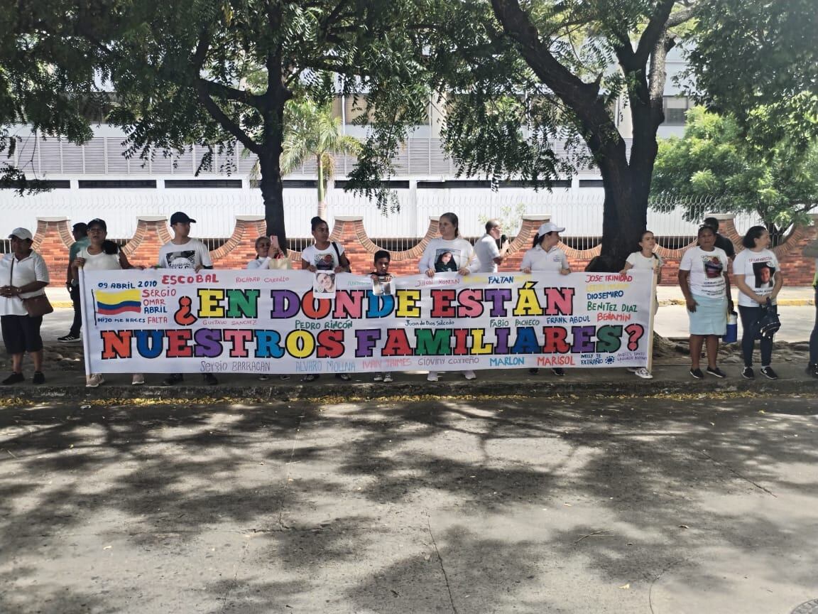 Familiares de víctimas de desaparición forzada protestaron frente a la Fiscalía de Norte de Santander