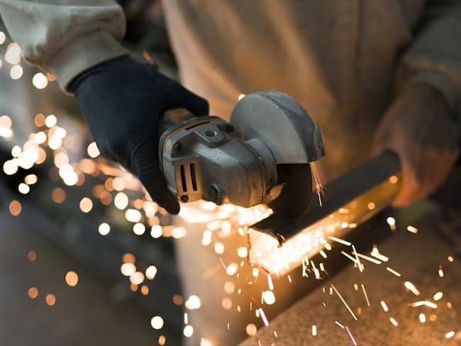 Constructor denuncia que canceló proyecto de vivienda social por falta de acero