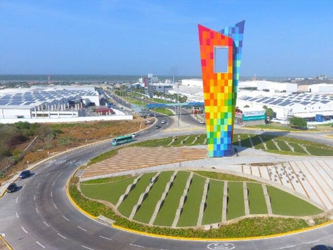 “La Ventana al Mundo” está compuesta de 120 toneladas de acero galvanizado, 20 toneladas de aluminio, 80 toneladas de vidrio, 20 toneladas de silicona. Foto: Paulina Vega Dieppa en Twitter: @PaulinaVegaDiep