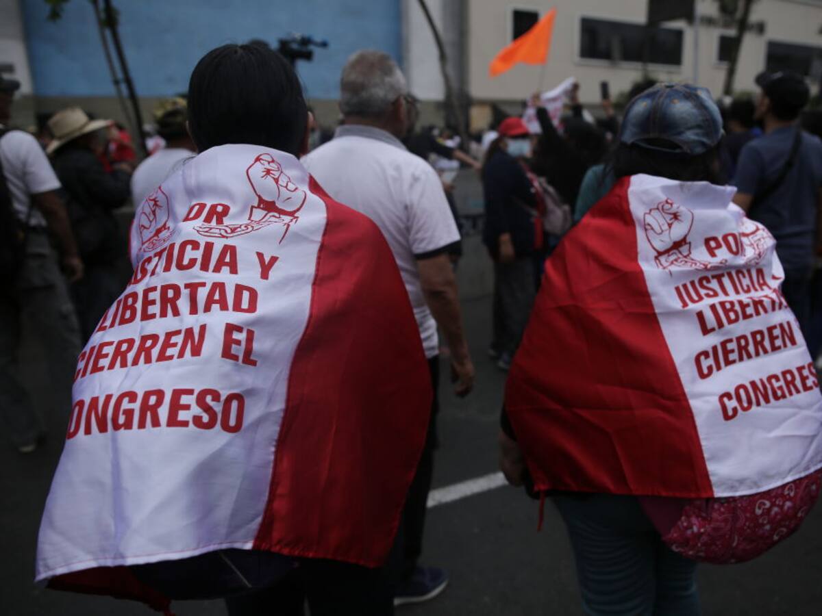 Miles de manifestantes exigen la liberación de Castillo y el cierre del congreso