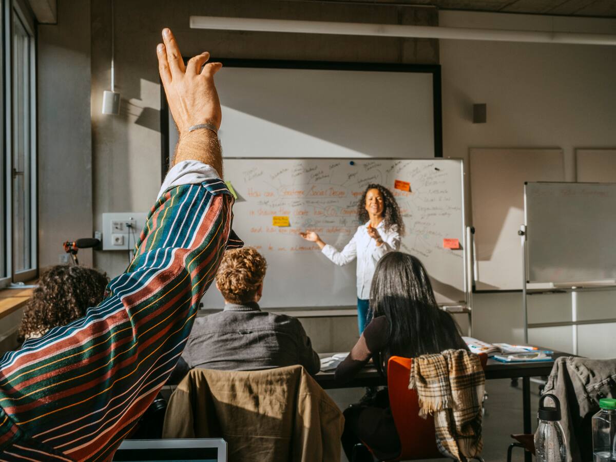 MinEducación abrirá 7.000 empleos para profesores en 2025: circular No.045 explicada