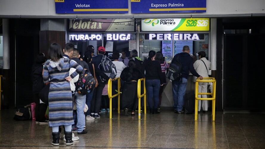 En épocas como la navidad y el año nuevo las terminales de transporte de Colombia se congestionan.. Foto: Colprensa