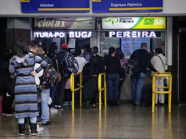 En épocas como la navidad y el año nuevo las terminales de transporte de Colombia se congestionan.. Foto: Colprensa