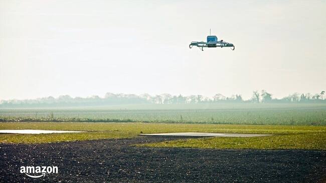 Amazon realiza su primer envío con un drone. Foto: Amazon