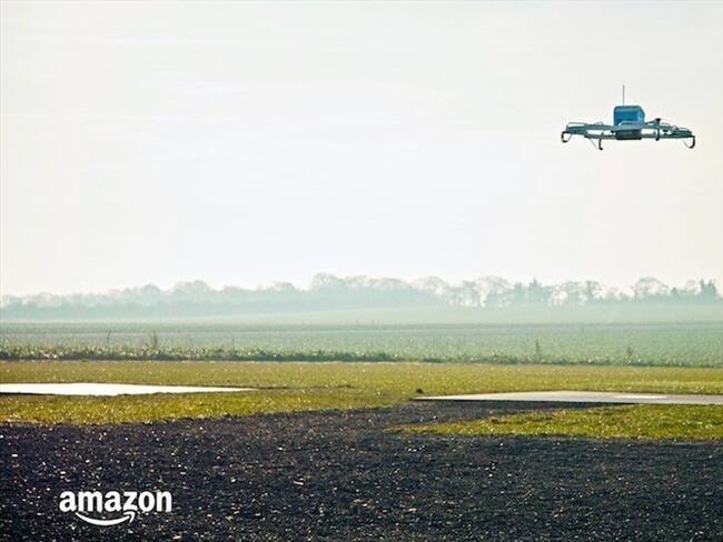 Amazon realiza su primer envío con un drone. Foto: Amazon