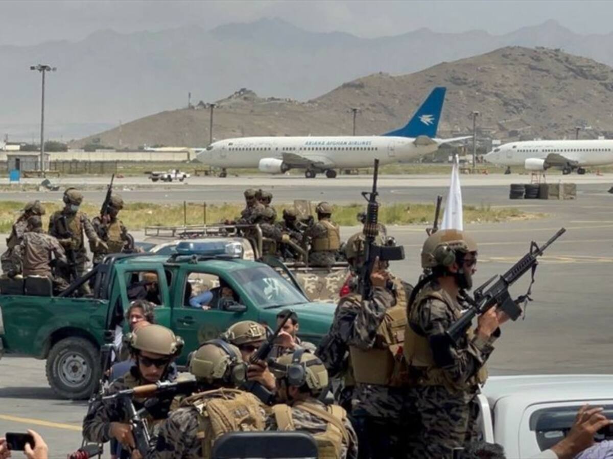 Talibanes empezar a disparar como modo de celebración: periodista en Afganistán
