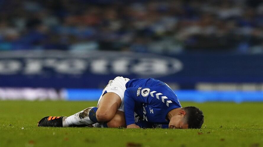 James Rodríguez salió lesionado del partido Everton-Fulham. Foto: Jason Cairnduff - Pool/Getty Images