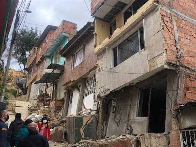 En enfrentamientos terminó operativo en Usaquén para evacuar un terreno en riesgo de deslizamiento. Foto: Prensa: Alcaldía Local de Usaquén