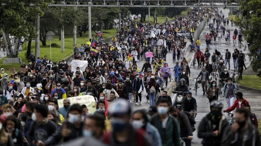 Un joven fue rechazo durante marchas luego de declarar su amor. Foto: Colprensa