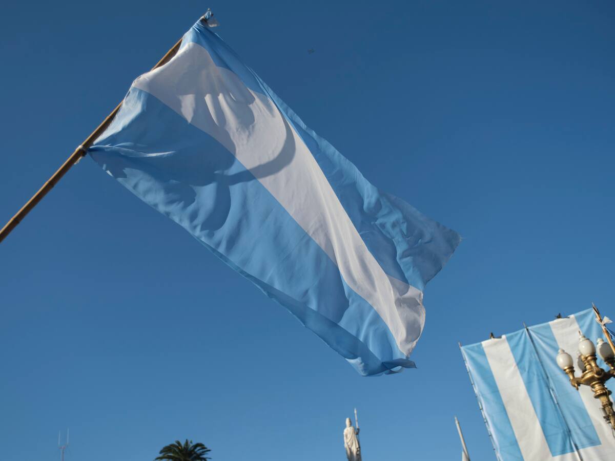 Justicia argentina ordenó “juicio en ausencia” para los acusados del atentado a la AMIA