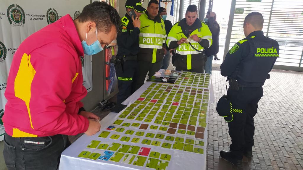 Capturan a 12 personas que vendían pasajes de TM de manera fraudulenta. Fotos: Cortesía Transmilenio