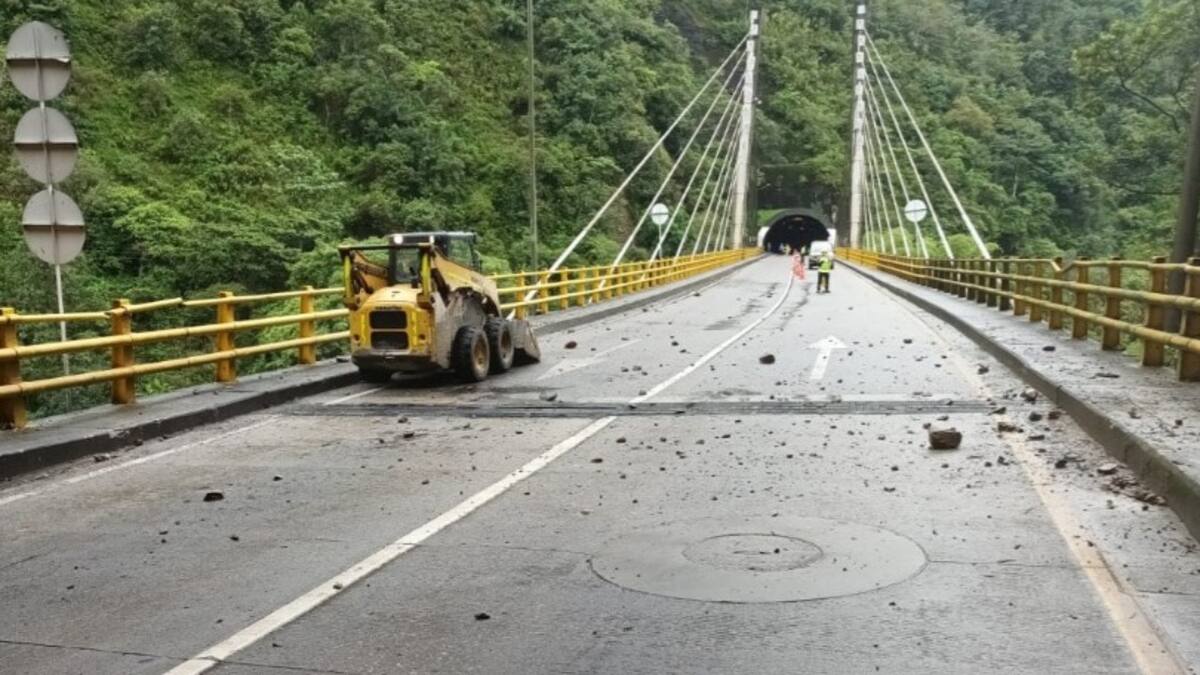 Vía Bogotá – Villavicencio registra nuevamente cierre preventivo por caída de material