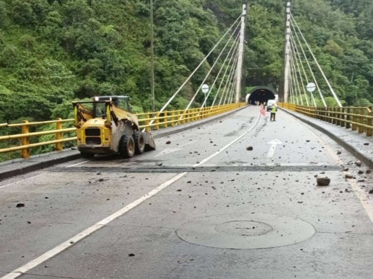 Vía Bogotá – Villavicencio registra nuevamente cierre preventivo por caída de material