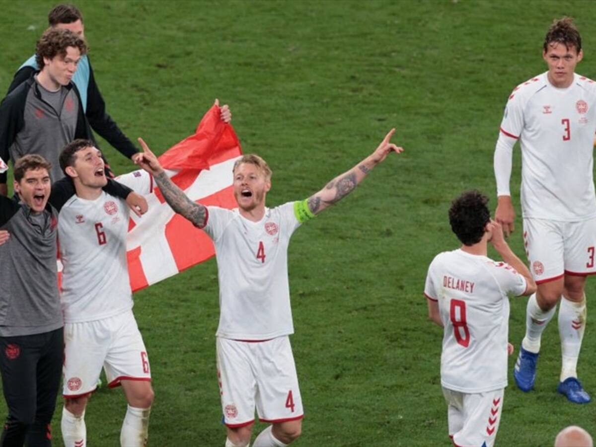 Dinamarca clasifica a octavos goleando a Rusia