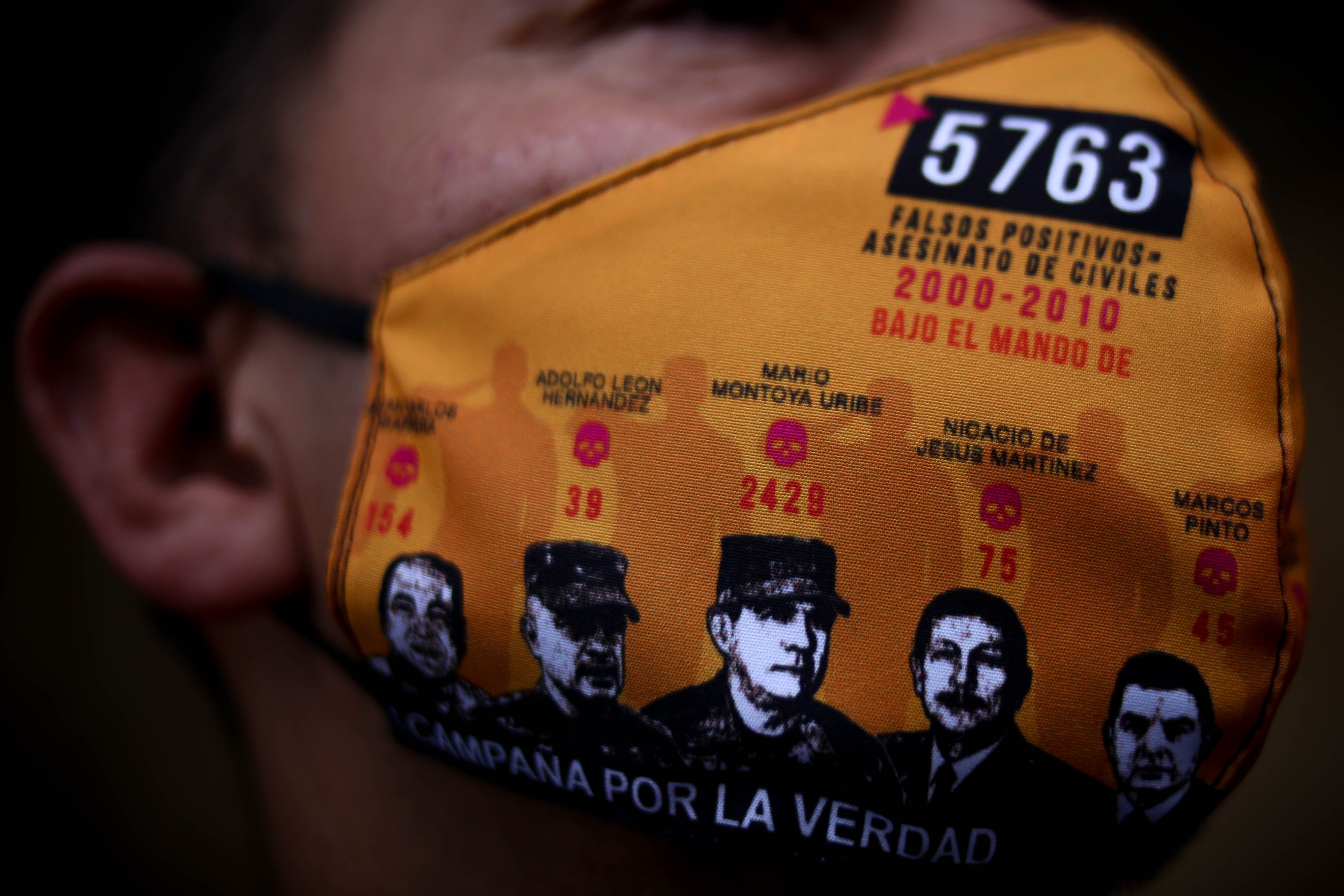 Bogotá. Mayo 21 de 2020.  Tapabocas ¿quién dio la orden? iniciativa de las madres de soacha para visibilizar su causa en medio de la pandemia por covid-19. (Colprensa - Camila Díaz)