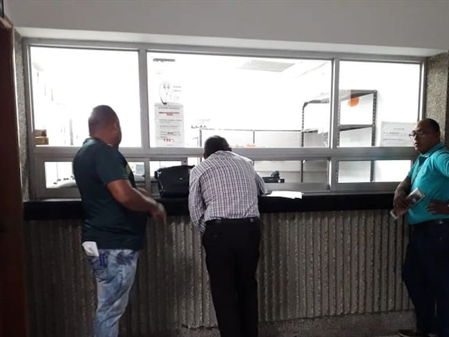 Investigadores durante la diligencia en el Centro de Servicios Judiciales en Barranquilla. Foto: Cortesía