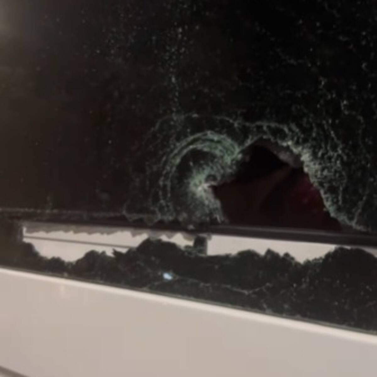 Atacan vehículo que transportaba músicos de Fernando Burbano en el Valle