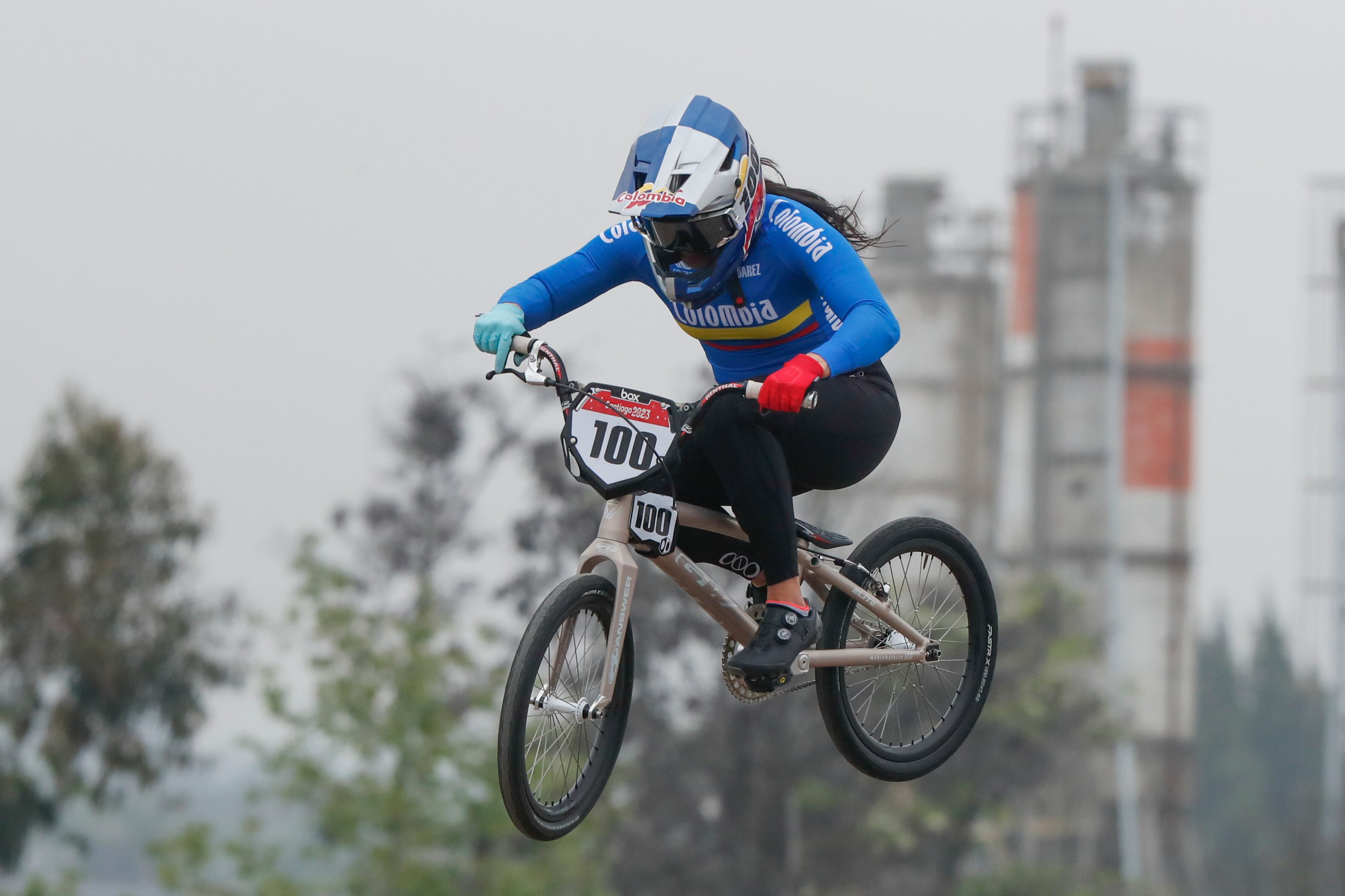 Mariana Pajón de Colombia compite BMX racing hoy, durante los Juegos Panamericanos 2023 en Santiago (Chile). EFE/ Ailen Díaz
